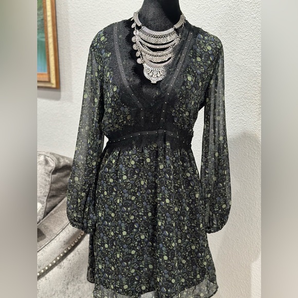 Zara M size short dress ( 100% Polyester ) - Picture 12 of 12